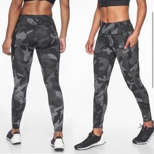Athleta Contender 7/8 Tight in black and gray camo print with zip side pockets S